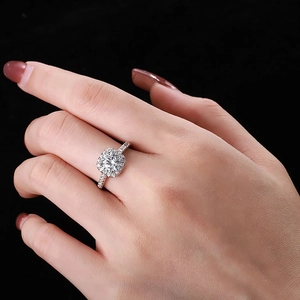 Classic S925 sterling silver ring with square cushion cut halo zircon on hand