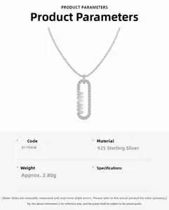 Détail du pendentif MAMA en argent 925 avec design évidé et pavage de zircons