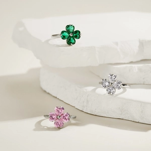 Exquisite S925 sterling silver four-leaf clover rings with colorful heart-shaped cubic zirconia