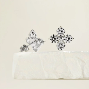 Detailed view of S925 sterling silver four-leaf clover earrings with sparkling cubic zirconia