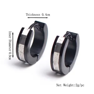 Boucles d'oreilles créoles noires en acier inoxydable à motif damier givré de 0,9cm