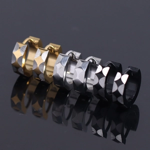 Boucles d'Oreilles Créoles Huggie en Acier Inoxydable pour Hommes Femmes Motif Géométrique Sablé Mat Électroplaqué Bijoux
