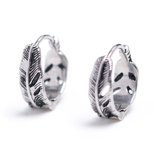 Mens vintage stainless steel hoop earrings with engraved feather texture in silver finish
