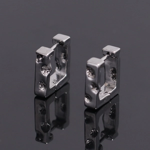 Boucles d'oreilles créoles carrées minimalistes avec texture martelée en gris fusil