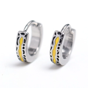 Boucles d'oreilles créoles en acier inoxydable pour hommes avec détails en émail jaune