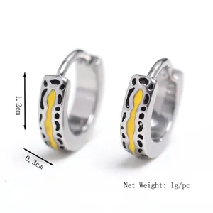 Boucles d'oreilles homme en acier argenté avec motif émaillé jaune et noir chic