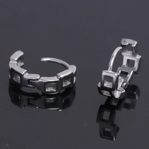 Polished silver geometric square link earrings in a minimalist and retro style for daily wear