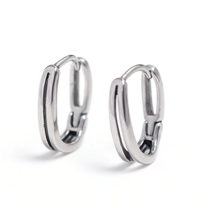 Boucles d'oreilles créoles ovales polies en argent avec rainure noire style chic