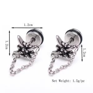 Boucle d'oreille étoile en argent avec pierre noire et fine chaîne métallique