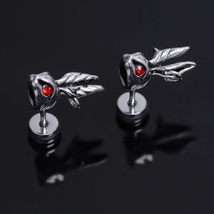 Boucles d'oreilles lapin gothiques en argent avec yeux rouges sur fond noir