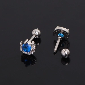Clou de cartilage lune en acier avec zircon bleu et détails scintillants