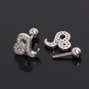 Boucles d'oreilles signe astrologique Lion en métal argenté avec cristaux sertis