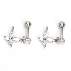 Boucles d'oreilles papillon en zircon avec base argentée et fermoir à vis sur blanc