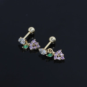 Boucles d'oreilles minimalistes raisins en or avec zircons violets et verts sur noir