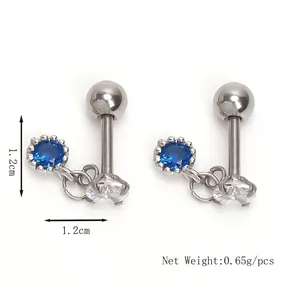 Boucles d'oreilles en acier avec pierre bleue et zircon reliés par de fines chaînes
