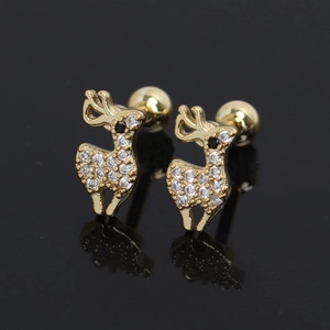 Boucles d'oreilles renne doré avec zircons et fermoir à vis sur fond noir réfléchissant