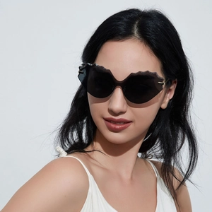 Rimless Cat Eye Sunglasses For Women Wavy Edge Irregular Fashion Sun Glasses Metal Frame Gradient Lens UV400 Protection Party Eyewear
