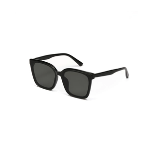 Vintage Square Frame Sunglasses For Men Retro Rivet Design UV400 Protection PC Frame AC Lens Outdoor Driving Streetwear Shades Eyewear