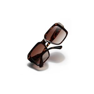 Classic square oversized tortoise shell sunglasses with dark brown gradient lenses