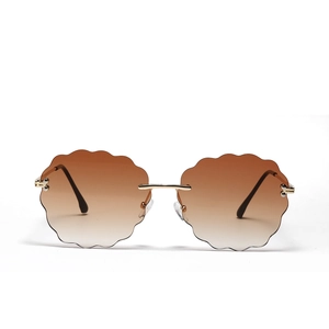 Frameless wavy rimless sunglasses with gradient brown lenses and golden metal temples