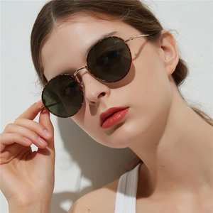 Retro Round Sunglasses For Women Men Fashion Classic Tortoise Gold Metal Temple UV400 Protection Round Frame Sun Glasses
