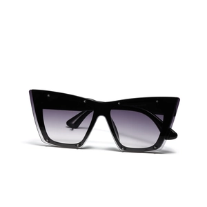 Occhiali da sole squadrati cat-eye stile punk con lenti viola sfumate e piccoli rivetti