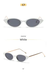 Vue détaillée de lunettes de soleil œil-de-chat blanches avec branches en métal doré