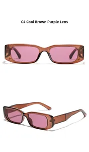 Détail macro des lunettes C4 rectangulaires, monture marron clair et verres violets