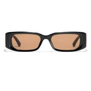 Lunettes de soleil rectangulaires noires rétro avec verres marron clair en vue frontale
