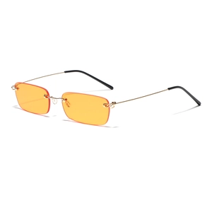 Lunettes de soleil rectangulaires sans monture avec verres orange et branches dorées