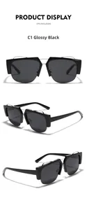 Vues détaillées de lunettes de soleil noires carrées avec double pont argenté et branches