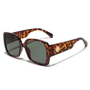 Lunettes de soleil carrées oversize écaille avec rivet soleil doré sur les branches larges