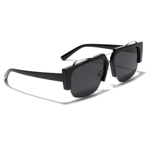 Lunettes de soleil carrées modernes avec monture noire et détails en métal argenté
