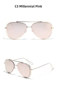 Détail de lunettes aviateur avec verres dégradés rose millénium et monture métallique