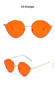 Vue détaillée des verres ovales orange-rouge et des montures dorées fines de lunettes