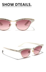 Détail des lunettes œil de chat avec monture supérieure en strass et verres dégradés roses