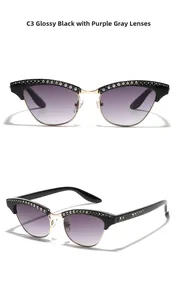 Détail de lunettes de soleil œil de chat serties de strass avec verres dégradés