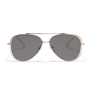 Lunettes aviateur classiques or rose avec verres polarisés gris foncé et monture à double pont