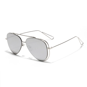 Lunettes de soleil aviateur classiques en métal argenté avec verres miroirs réfléchissants