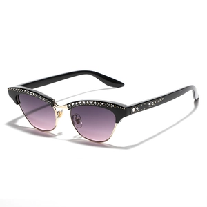 Lunettes de soleil œil de chat avec strass cristal et verres dégradés violets femme