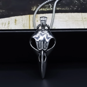Collana Vintage Gotica con Ciondolo a Teschio di Uccello per Uomo Donna Punk Catena in Lega Colore Argento Gioielli