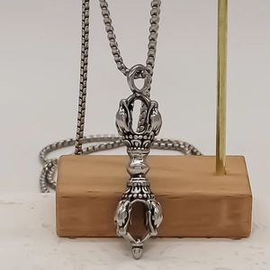 Collier avec pendentif Vajra à deux têtes en alliage à la mode avec chaîne de boîte