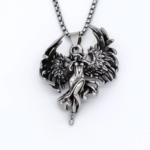 Collana gotica con ciondolo ala di dea vintage in lega su catena a maglia veneziana