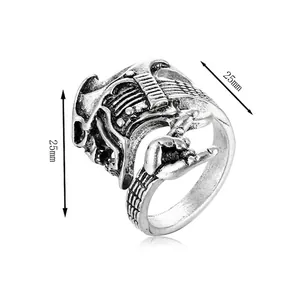 Vintage Silber Gitarrenring mit Rock-Handgeste für Herren im coolen Hip-Hop-Stil