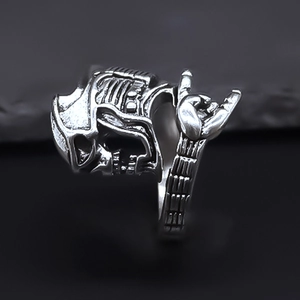 Vintage Silberring mit Helm und Rock-on-Geste im Hip-Hop-Stil für Herren aus Legierung