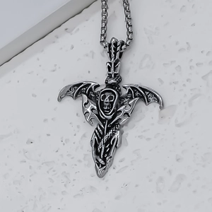 Gothic-Halskette mit geflügeltem Totenkopf aus silbernem Edelstahl und Punk-Anhänger