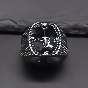 Vintage punk silver alloy ring with black star emblem and hammered textured metal finish
