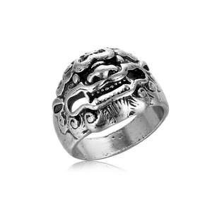 Retro lion head ring in oxidized silver finish for men with vintage punk style details