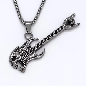 Punk-Stil Edelstahl Halskette mit Gitarrenanhänger, Totenkopf und Rock-Hand-Design