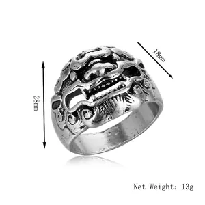 Retro lion head ring in vintage silver finish with detailed relief and 28mm height